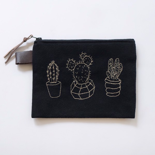 Picture of Embroidery Zipper Pouch with 3 Cacties